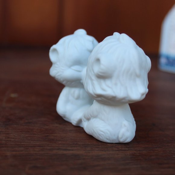 Vintage Hallmark Kissing Hedgehogs Bisque Porcelain Gallery Figurine 2.25" - Picture 3 of 5